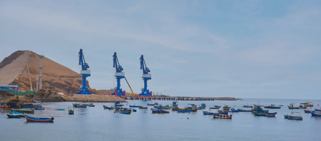 Puerto de Chancay operaciones 2025 hub logístico Pacífico Sur Latinoamérica